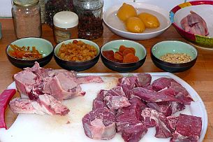 Mouton_oriental_010 Parez les morceaux de viande, jetez le gras au chien ou à la poubelle.