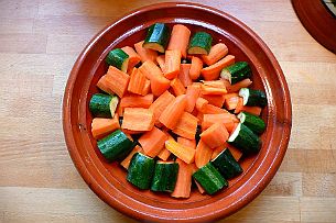 Tajines_011 Disposez les carottes et les courgettes