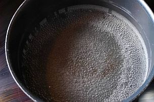 Genoise_007 Faire frémir de l'eau. La casserole doit contenir le cul de poule qui ne doit pas toucher l'eau