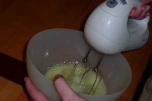Macaron_simple_008 Battre les oeufs en neige ferme