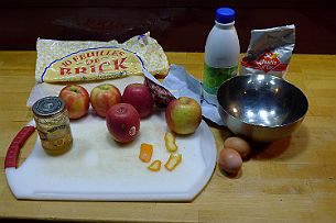 P1050002 Feuilles de brick, Pommes, zeste et confiture d'orange, oeufs, lait, farine et sel