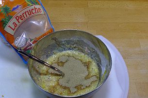 P1050013 Et du chuchucre, celui que vous avez. 100 g ou plus si vous aimez le sucre. C'est une recette cool pour les fainéants
