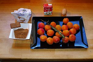P1210452 Reprendre la recette de la pate sablée sans les épices. 25 cl de crème fraiche, 50 g de sucre, 20 spéculoos, un oeuf, du romarin