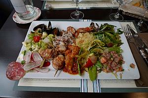 P1190328 Du lundi au Jeudi, deux plats au choix le Vendredi et Samedi 