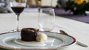 N.Nibaudeau - 04 - Moelleux Chocolat 004 Moellleux au chocolat, glace à la truffe et coulis de coco